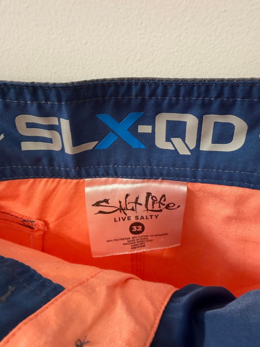 Salt Life Men’s Coral & Gray Boardshorts - Picture 6 of 6